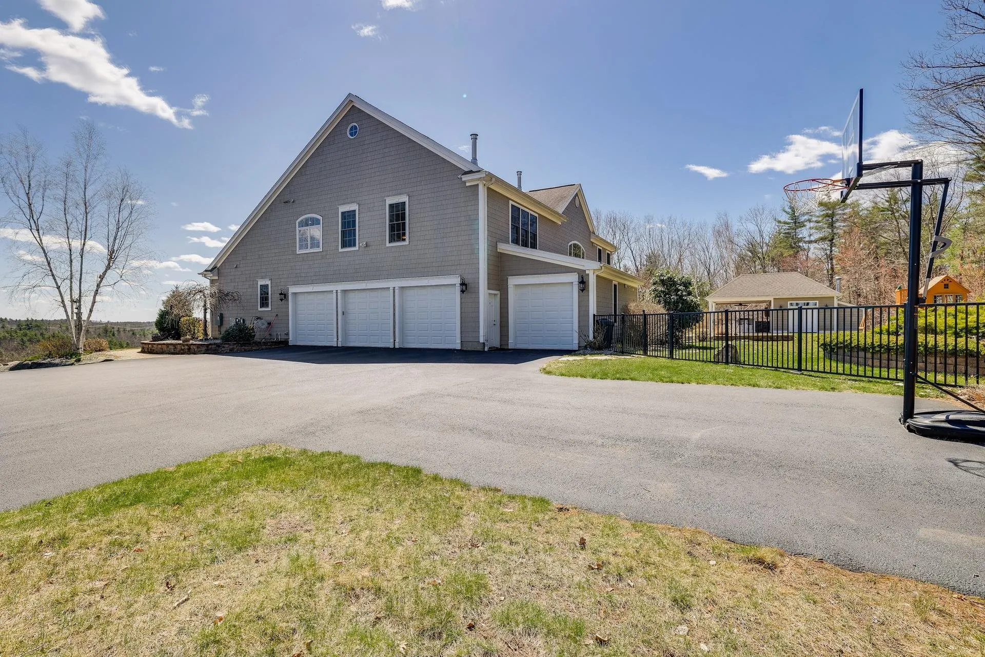 6 Mcnichol Lane Bow NH 03304