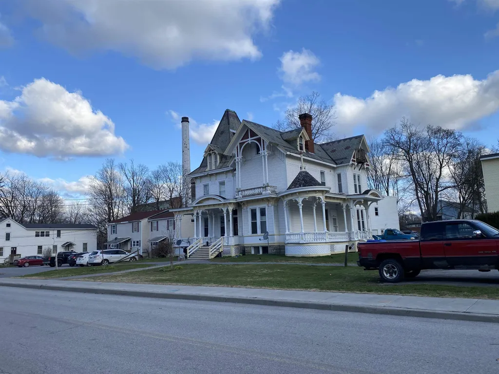 324-326 Pleasant Street Bennington VT 05201