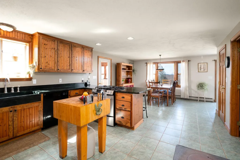 311 Stockbridge Corner Road Alton NH 03809