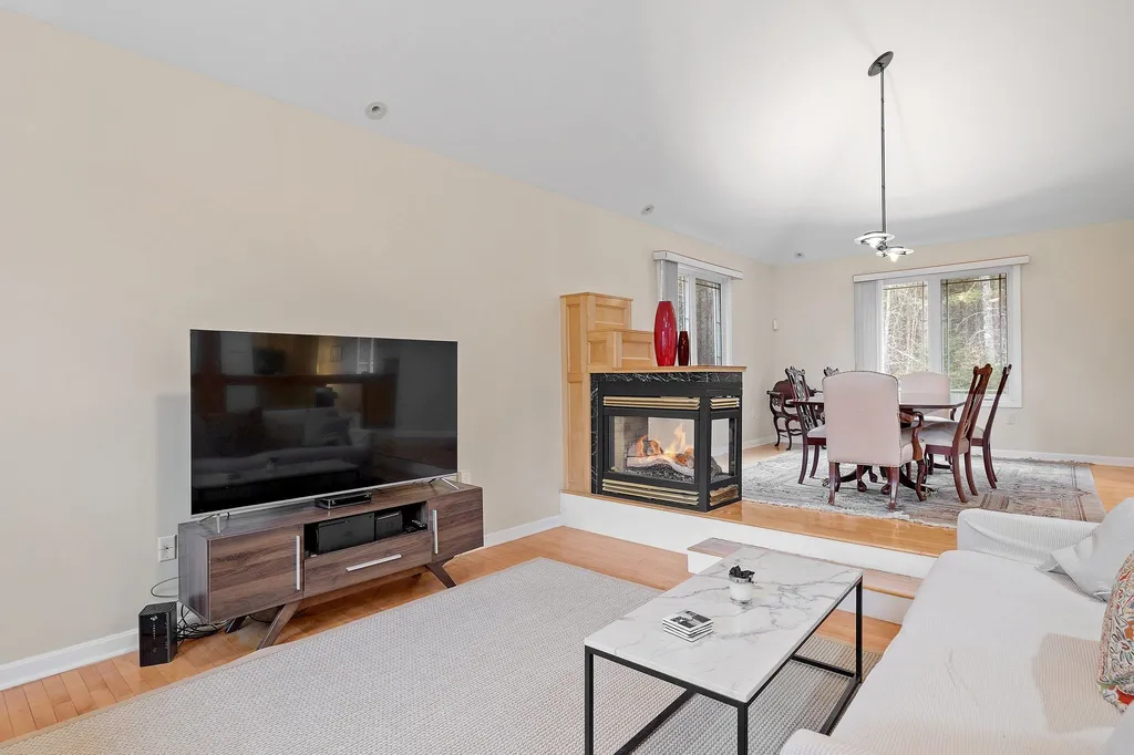 8 Frances Drive Deerfield NH 03037