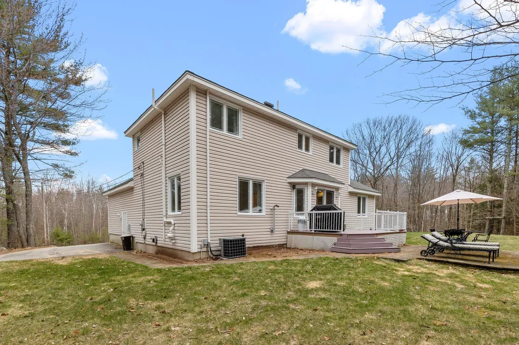 8 Frances Drive Deerfield NH 03037