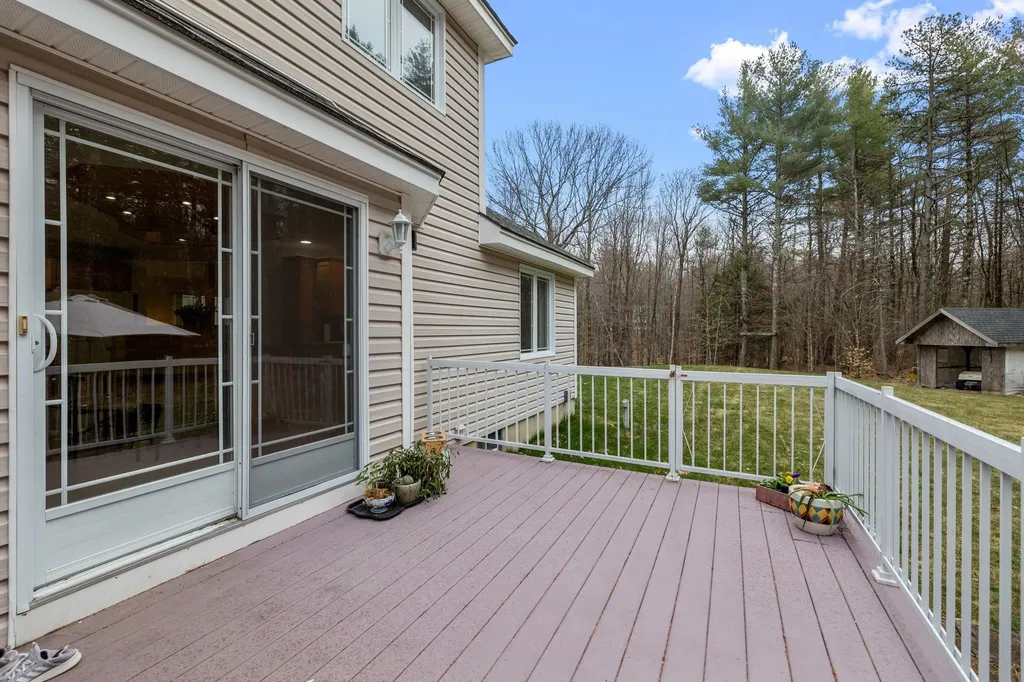8 Frances Drive Deerfield NH 03037