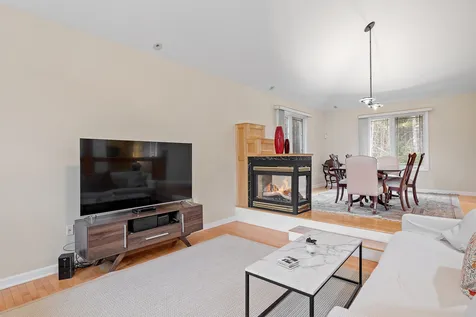 8 Frances Drive Deerfield NH 03037