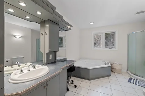 8 Frances Drive Deerfield NH 03037