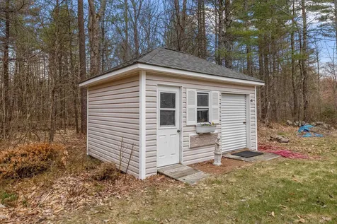 8 Frances Drive Deerfield NH 03037