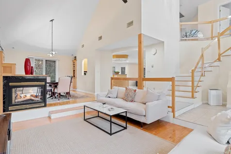 8 Frances Drive Deerfield NH 03037