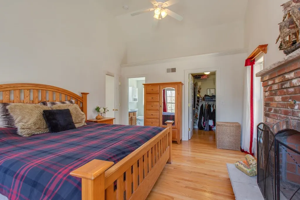 98 Middle Road Deerfield NH 03037