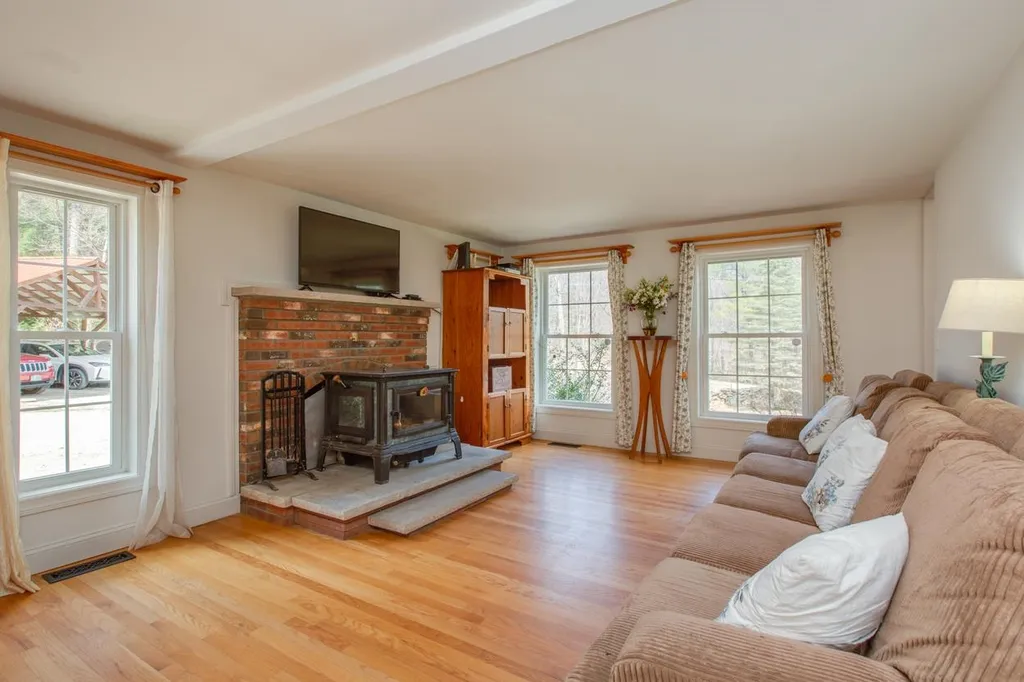 98 Middle Road Deerfield NH 03037