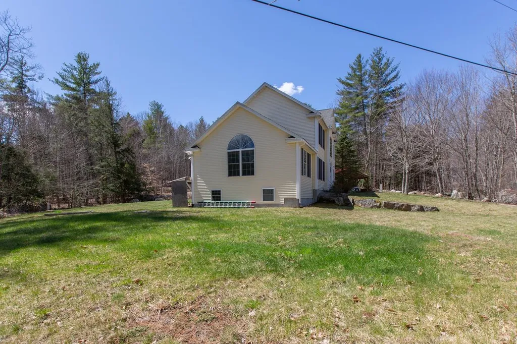 98 Middle Road Deerfield NH 03037