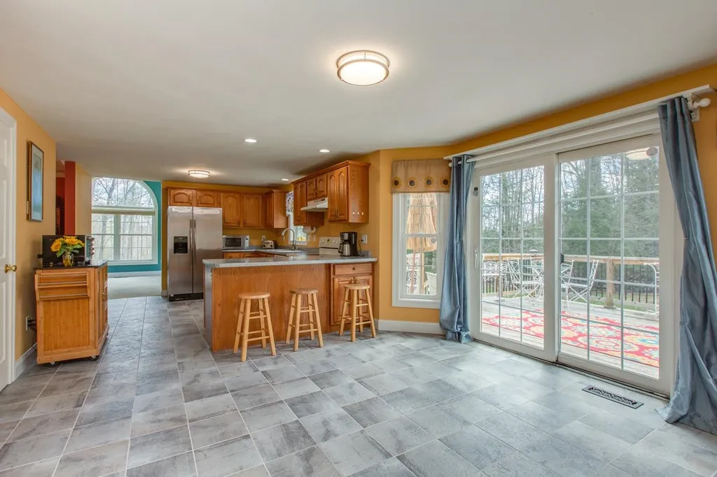 98 Middle Road Deerfield NH 03037