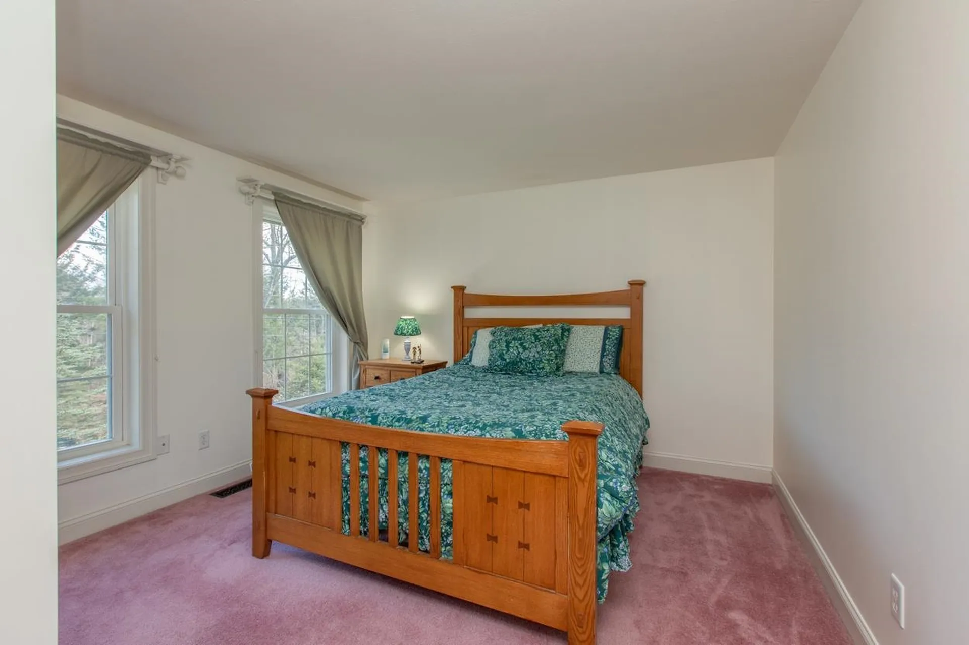 98 Middle Road Deerfield NH 03037