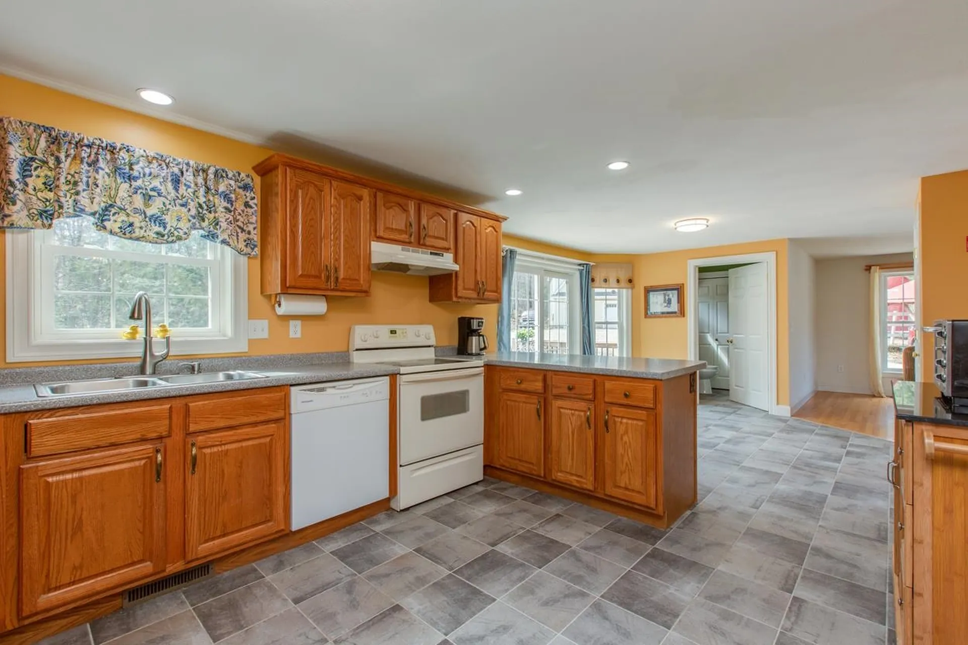 98 Middle Road Deerfield NH 03037