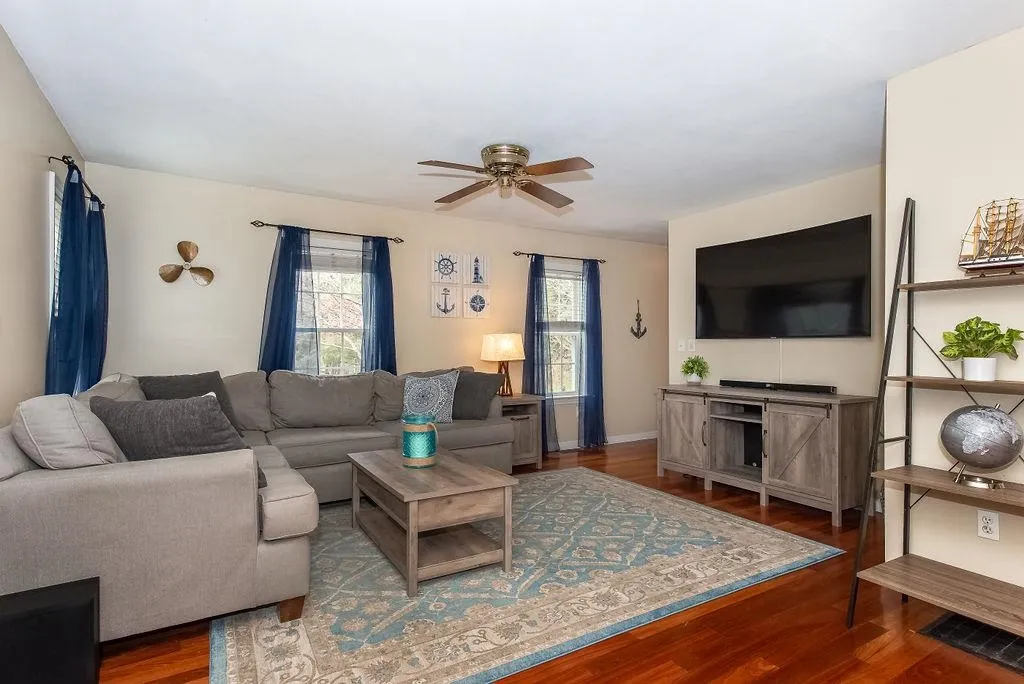 13 Oak Hill Lane Exeter NH 03833