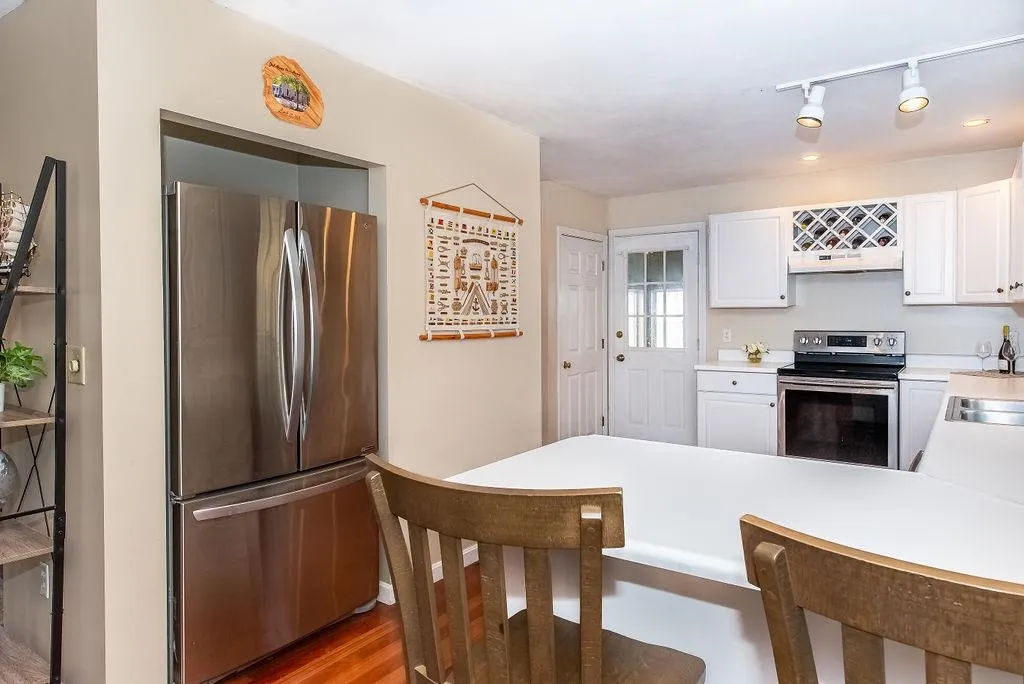 13 Oak Hill Lane Exeter NH 03833