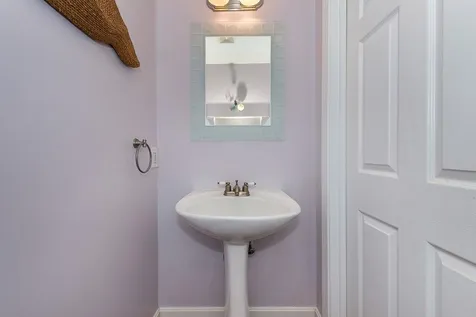 13 Oak Hill Lane Exeter NH 03833