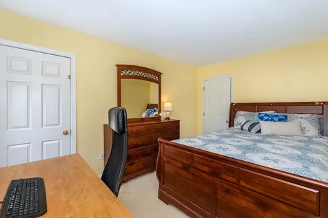 13 Oak Hill Lane Exeter NH 03833