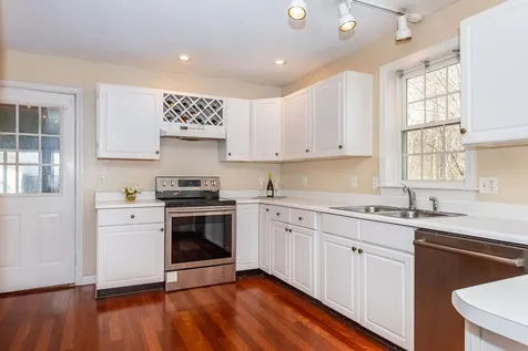 13 Oak Hill Lane Exeter NH 03833
