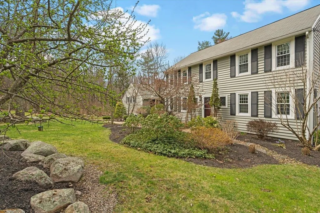 13 Birchwood Circle Bedford NH 03110