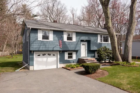 10 Justin Avenue Salem NH 03079