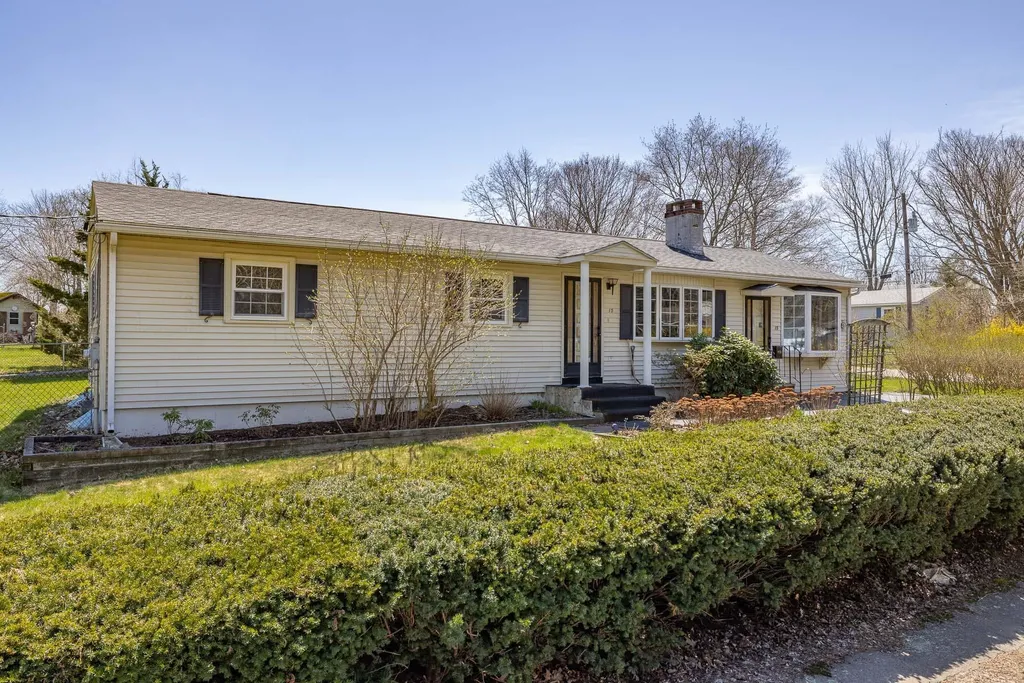 15 Suzanne Drive Portsmouth NH 03801