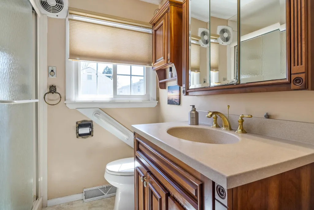 15 Suzanne Drive Portsmouth NH 03801