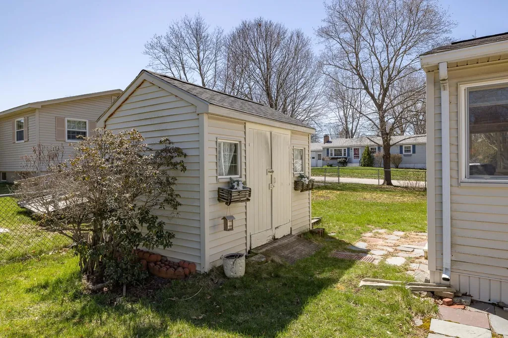 15 Suzanne Drive Portsmouth NH 03801