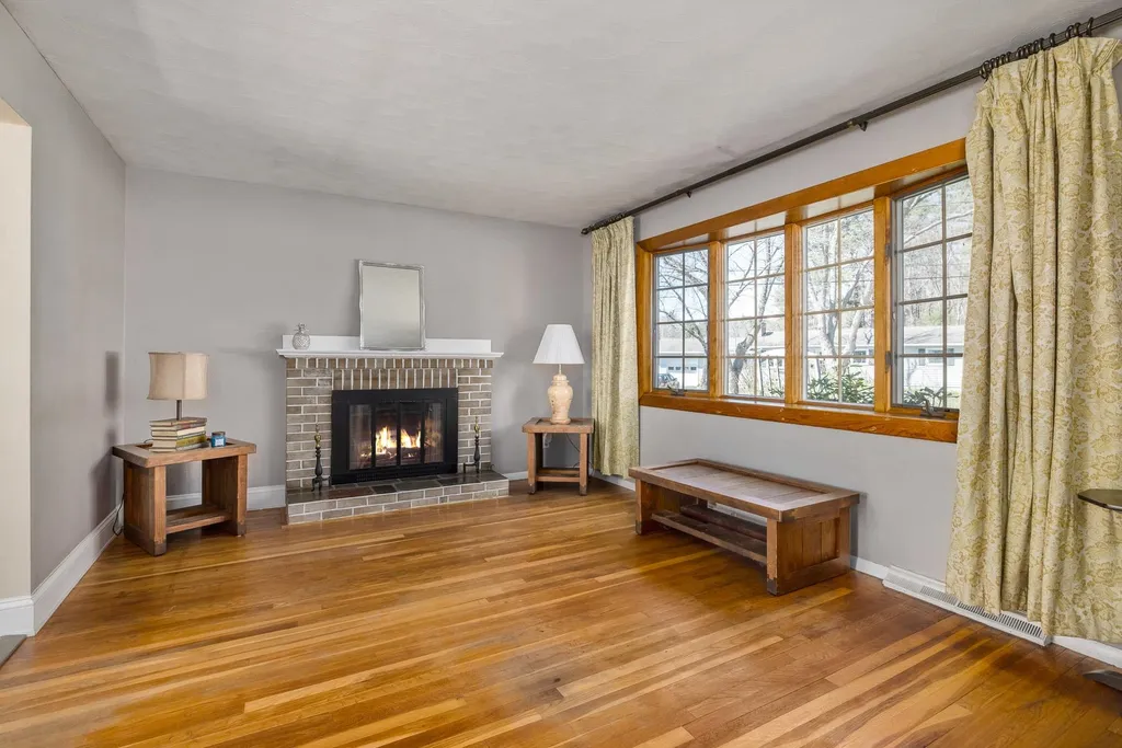 15 Suzanne Drive Portsmouth NH 03801