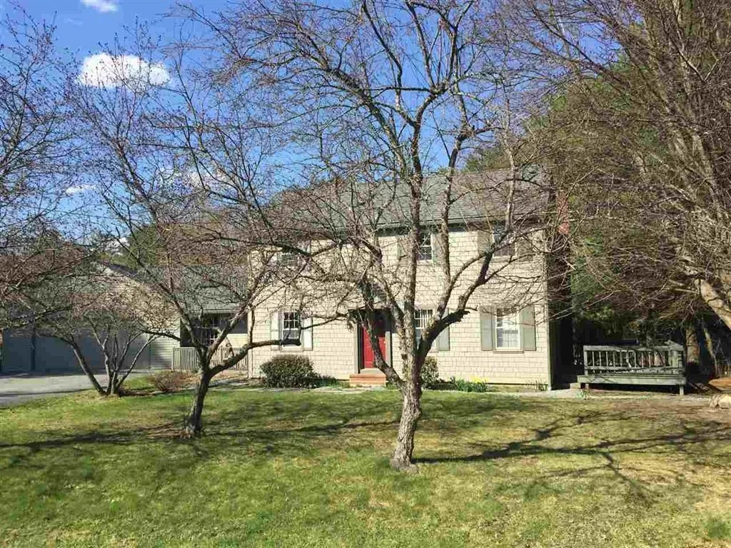 92 Harvest Lane Hartford VT 05001