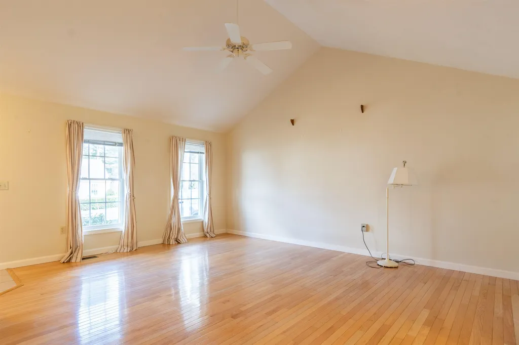 11 Lexington Court Hudson NH 03051
