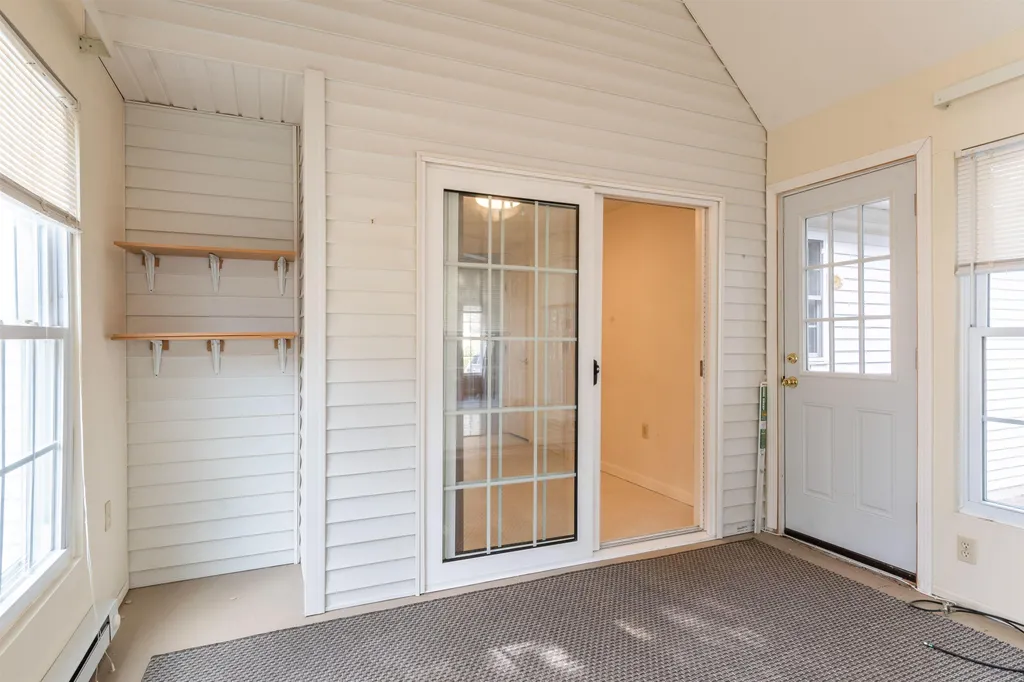 11 Lexington Court Hudson NH 03051