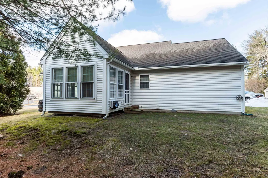11 Lexington Court Hudson NH 03051
