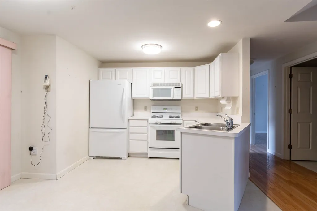 11 Lexington Court Hudson NH 03051