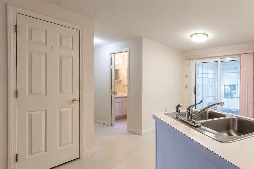 11 Lexington Court Hudson NH 03051