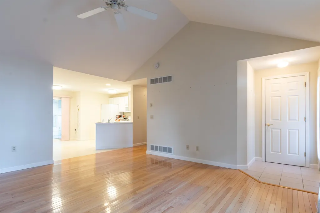 11 Lexington Court Hudson NH 03051