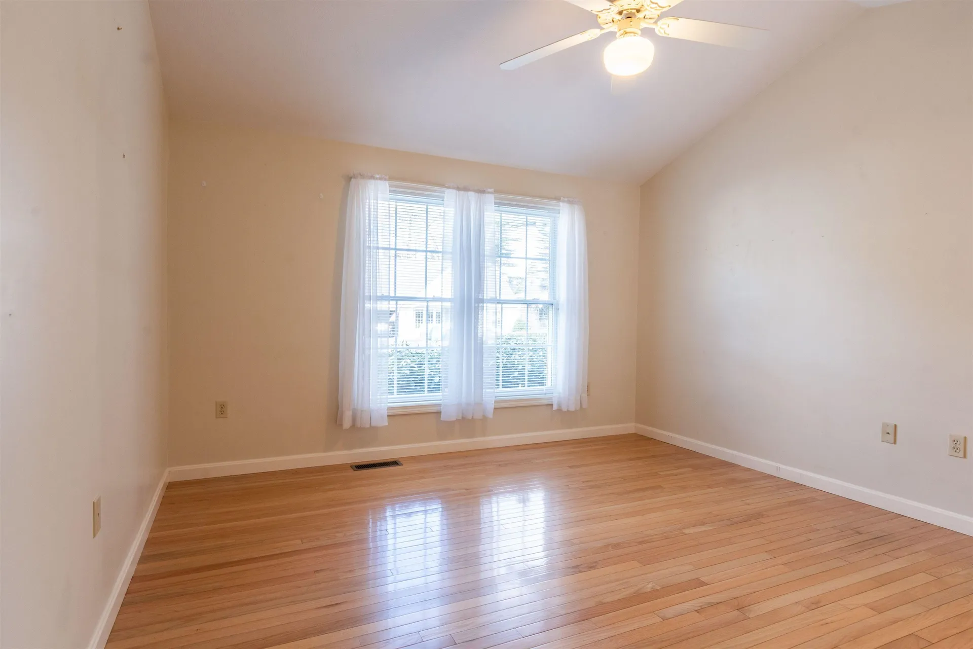 11 Lexington Court Hudson NH 03051