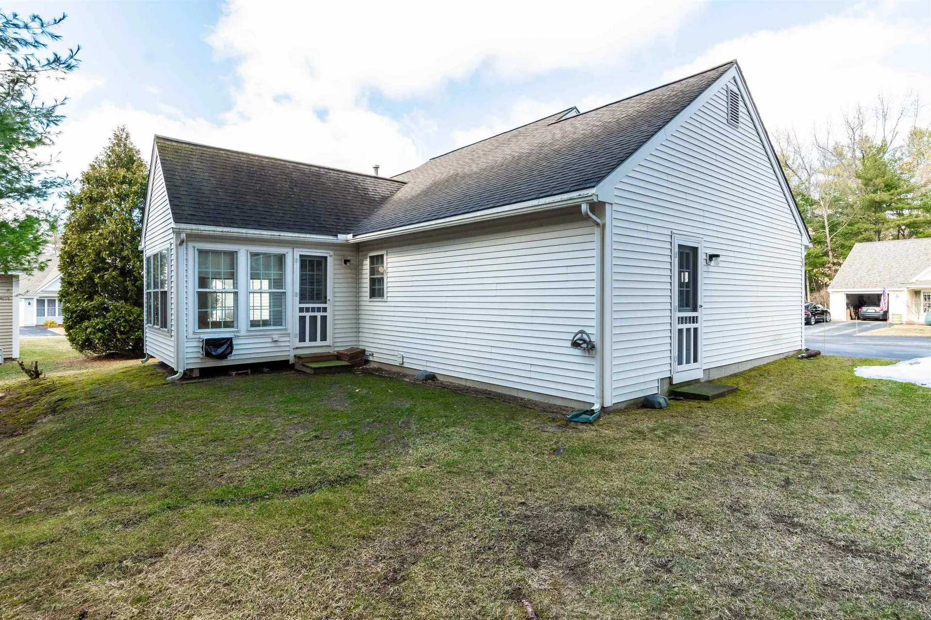 11 Lexington Court Hudson NH 03051