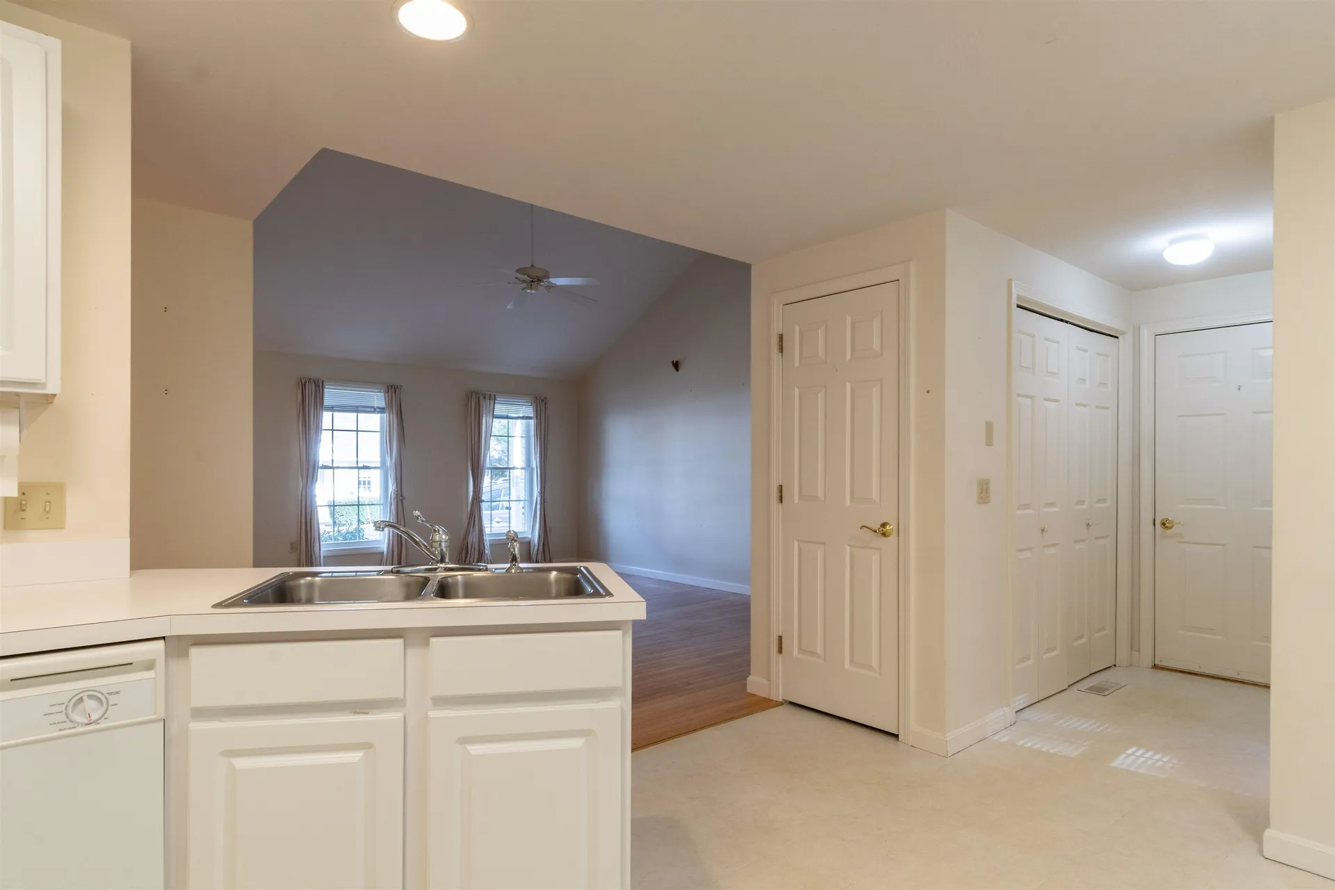11 Lexington Court Hudson NH 03051