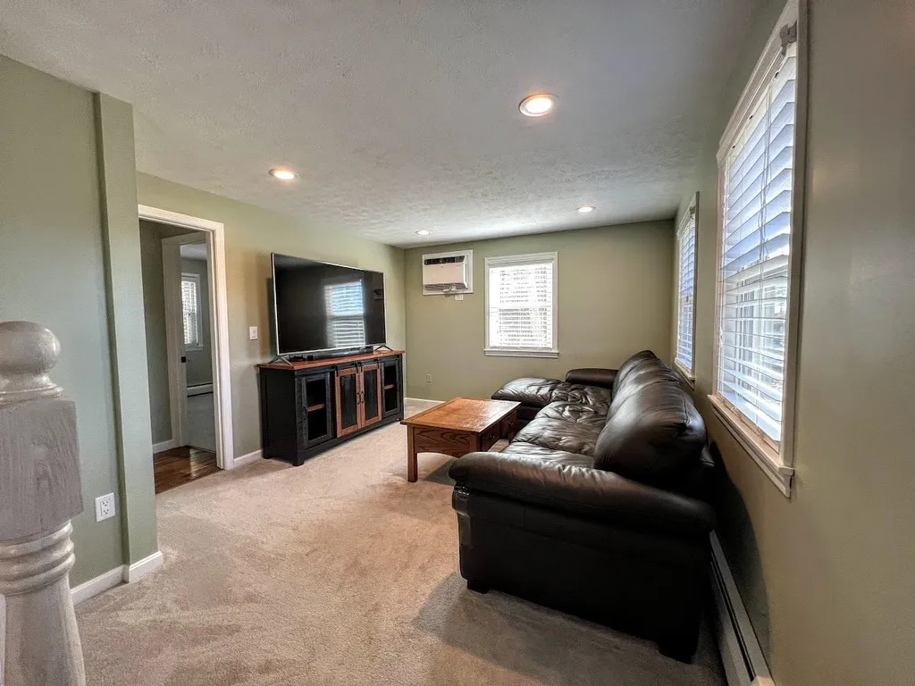 47 Kienia Road Hudson NH 03051