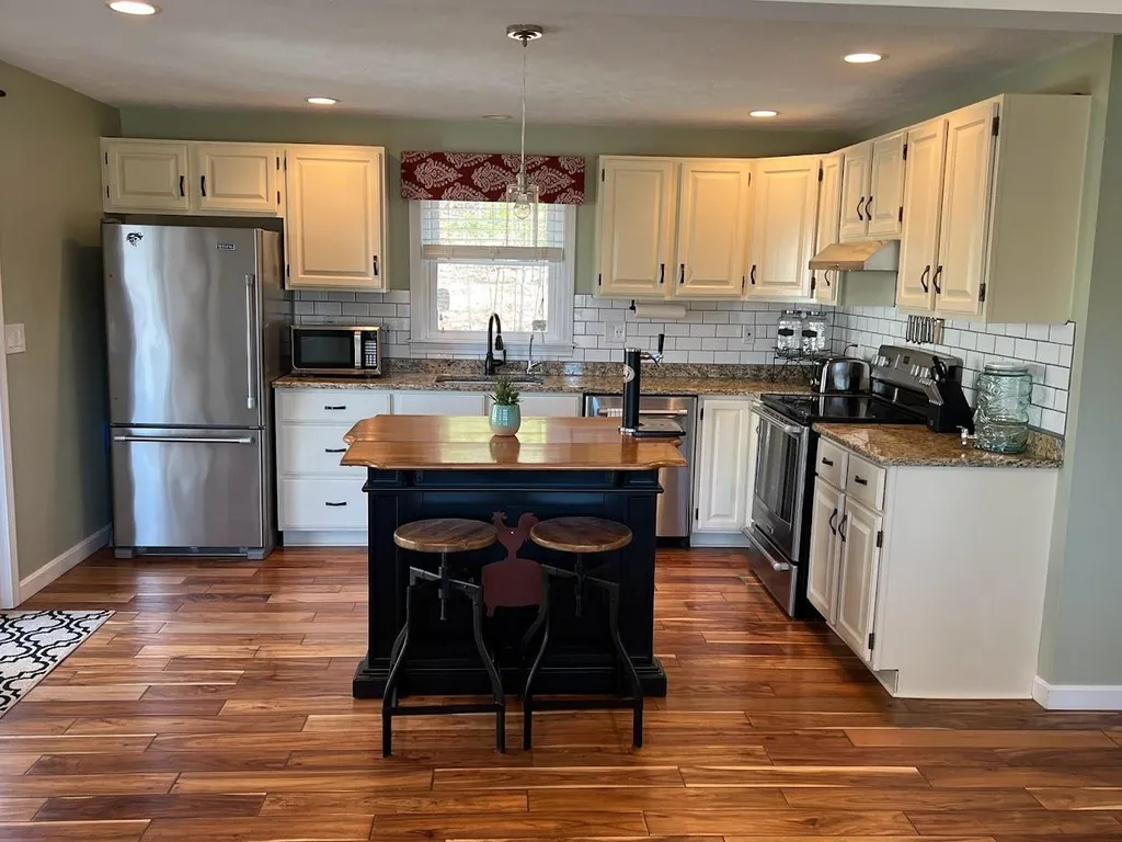 47 Kienia Road Hudson NH 03051