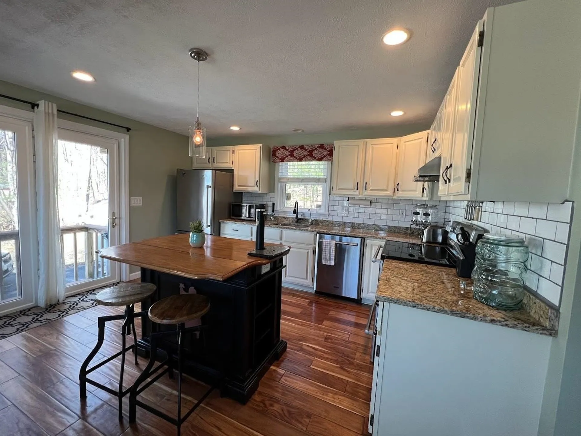47 Kienia Road Hudson NH 03051