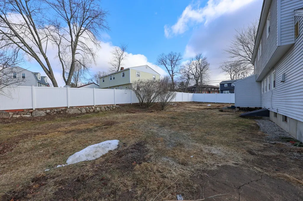 304 Kennard Road Manchester NH 03104