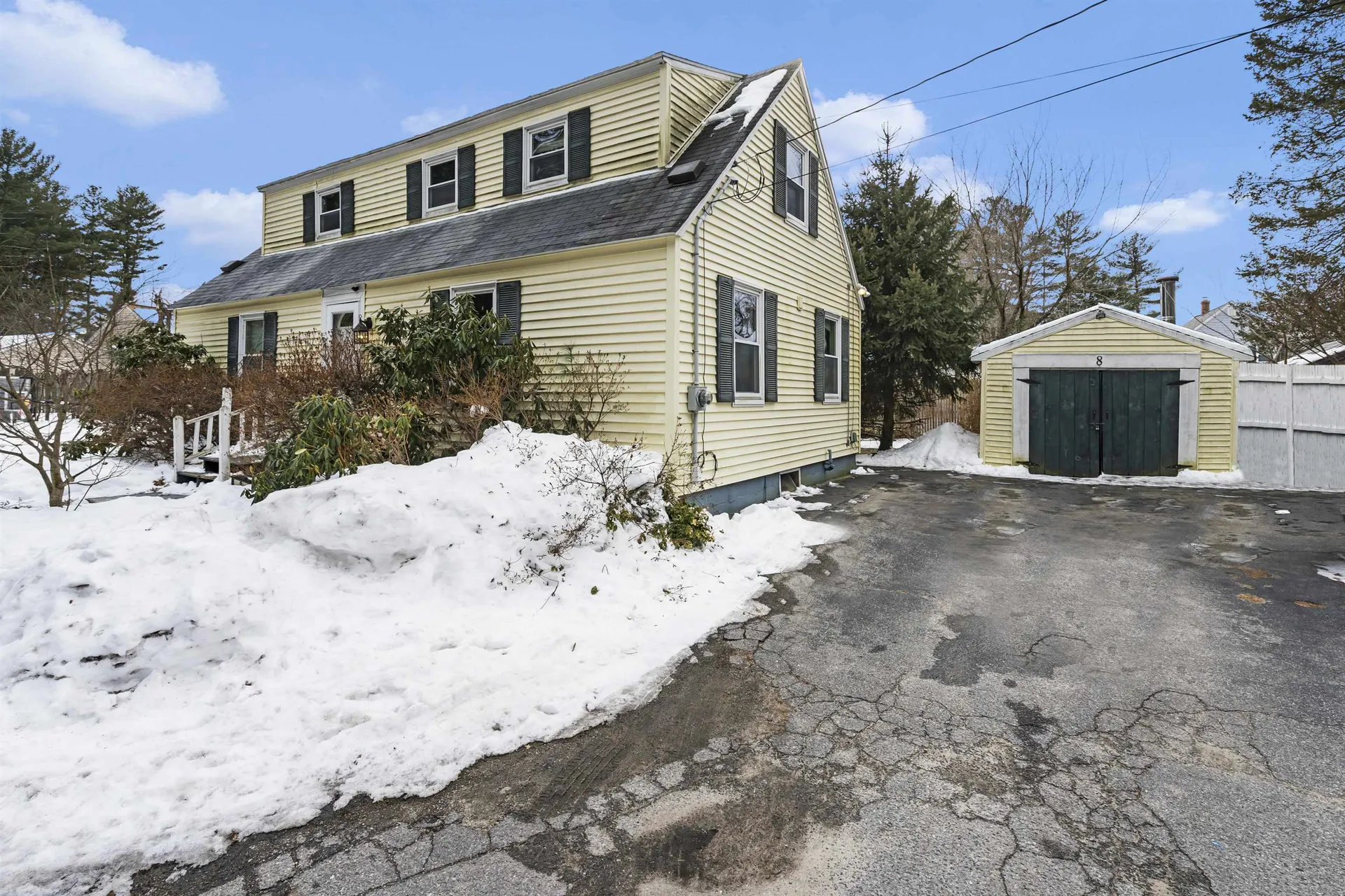 8 Oak Avenue Salem NH 03079