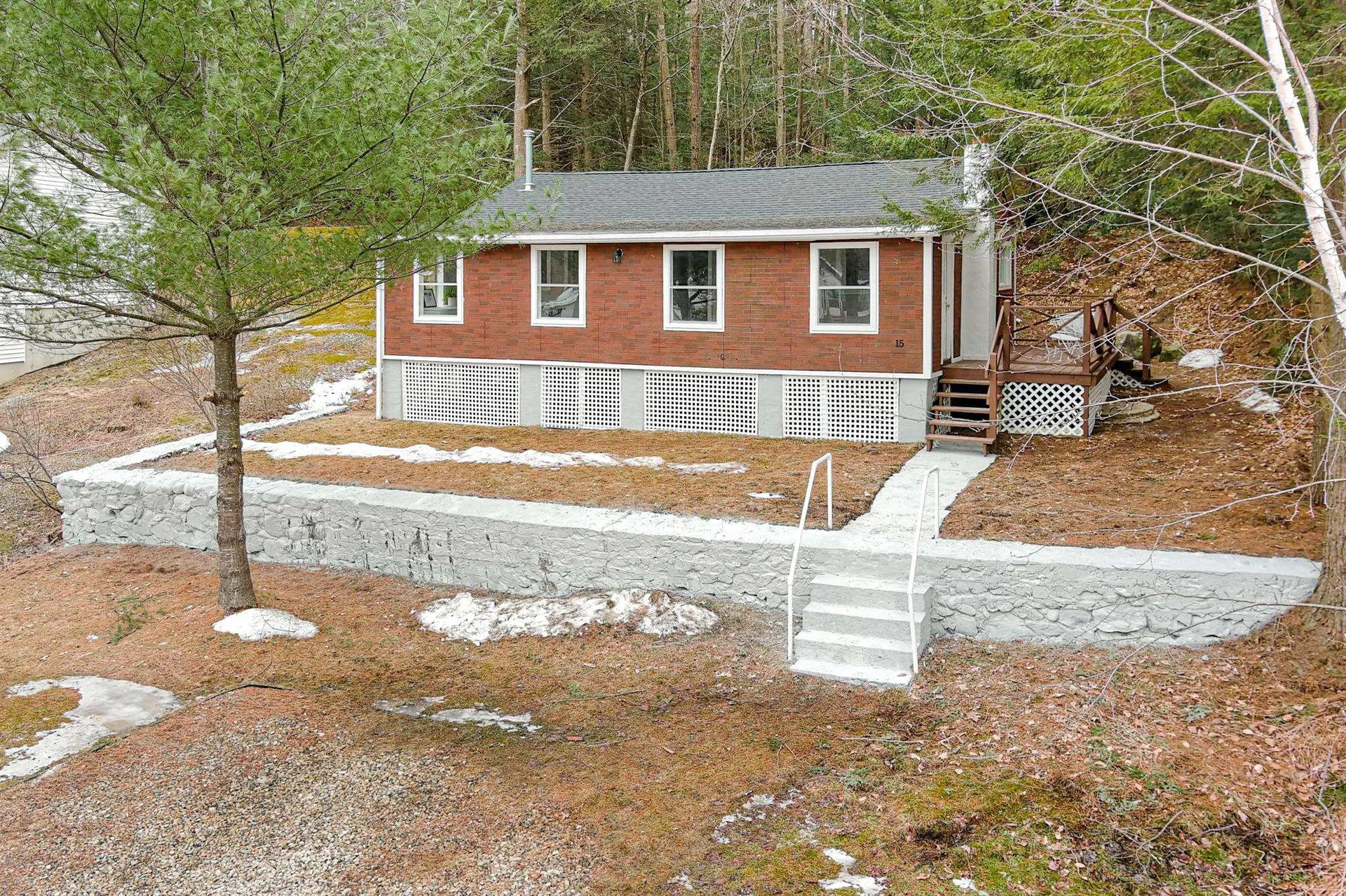 15 Woodlawn Road Raymond NH 03077