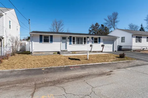 28 Houde Street Nashua NH 03060