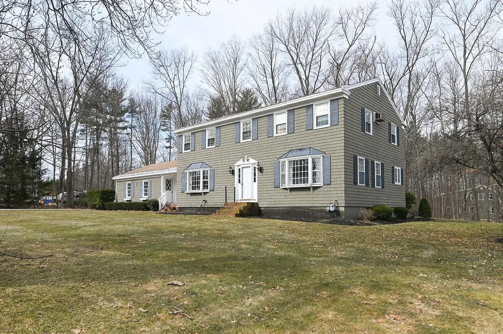 6 Rustic Lane Plaistow NH 03865