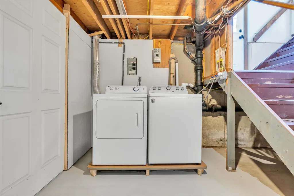 8 Shawnee Lane Dover NH 03820