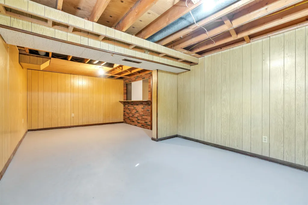 8 Shawnee Lane Dover NH 03820