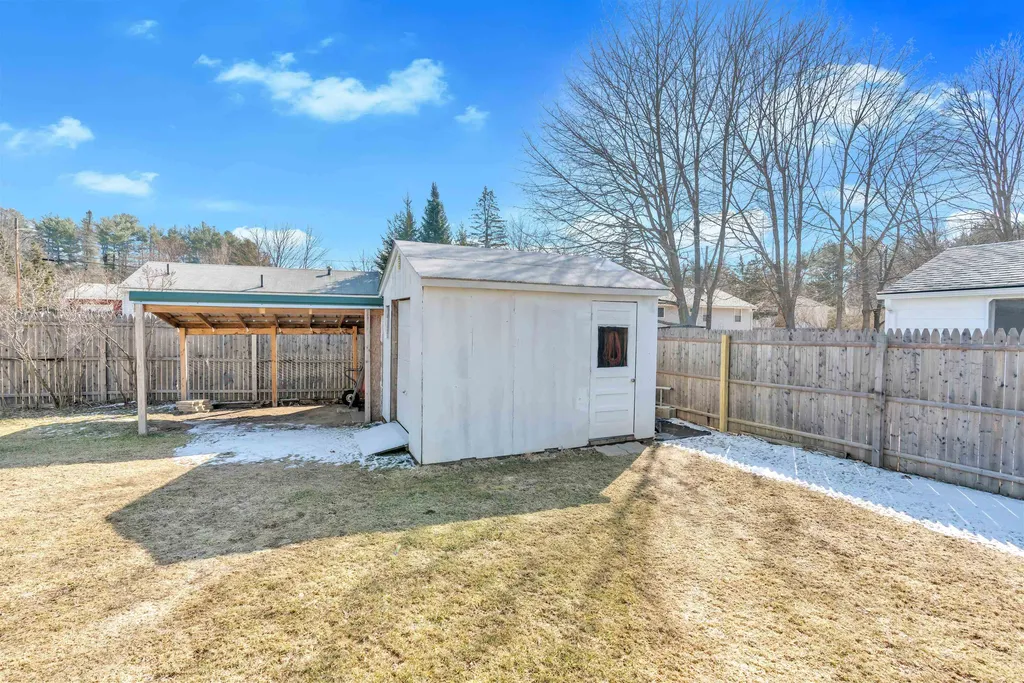 8 Shawnee Lane Dover NH 03820