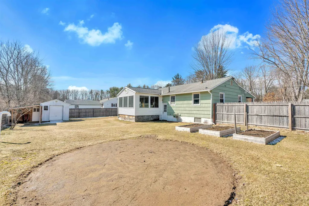 8 Shawnee Lane Dover NH 03820