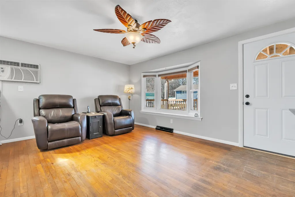 8 Shawnee Lane Dover NH 03820